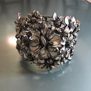 Flower bracket bracelet